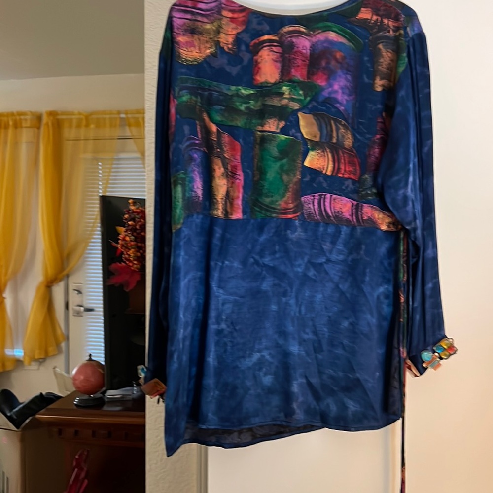 Boutique silk beautiful long sleeve top